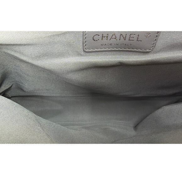 Chanel Pearl Iridescent Glazed Patent Leather Large Reverso Boy Flap Bag - Picture 15 of 16